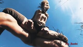 A petite girl had passionate sex with her boyfriend in the fresh air