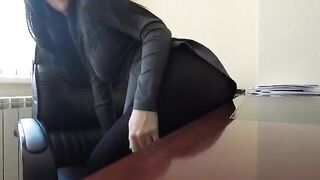 Mini Diva caressed herself in the office, taking a risky move