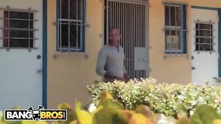 Busty MILF Lisa Ann gets fucked by young stud in van