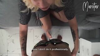 A hot woman fucked with an employee who came to clean the house
