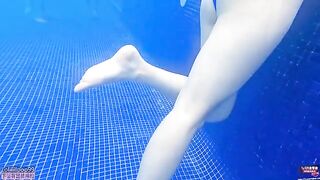 Chinese babe met a guy on vacation and got fucked hard by the sea