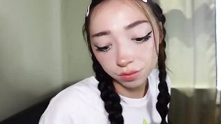 She twerks on dick, showing how her pussy is being eaten by a guy