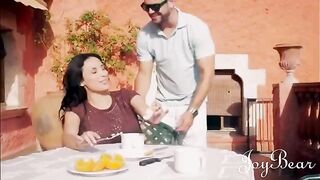 Anissa Kate enjoys passionate holiday with well-endowed partner