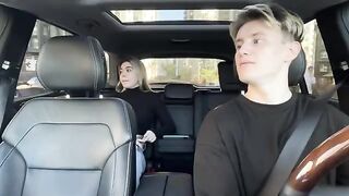 A guy agreed to carry a girl in the car for a blowjob