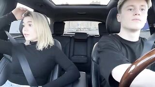 A guy agreed to carry a girl in the car for a blowjob