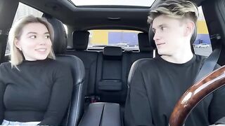 A guy agreed to carry a girl in the car for a blowjob
