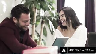 Violet Starr cheats on her husband with a client who loves to fuck hard