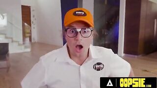 Jewelz Blu seduces tech nerds to fix TV with her PAWG charm