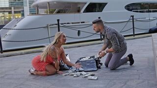 A British PAWG gets horny when she sees a lot of money to fuck a stranger
