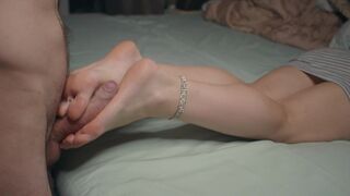 Petite babe shows her sexy feet and gets a footjob