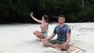 A short time meditation on the beach with a girl ends with a blowjob