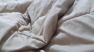 I share bed with my hot stepmom, who has a big ass