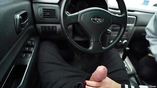 The blonde met her fan and made him a stunning blowjob in the car