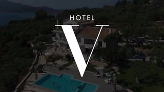 Scarlett and Honour get naughty poolside service in BLACKED style