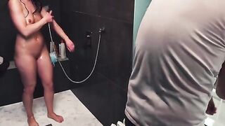 The wife gave a handjob in the shower, but she did it very badly