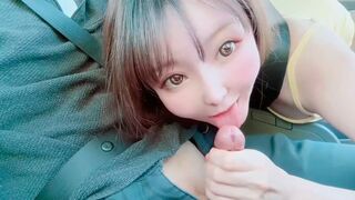 A juicy girl got a passionate guy in the car and showed her skills