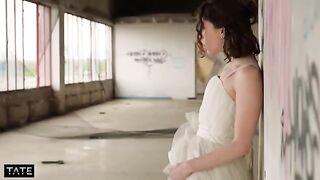 Stranger gives the bride a huge facial in an adventurous spot
