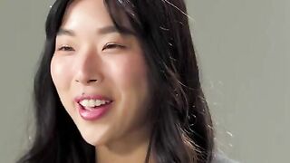A Korean girl shows how women can reach orgasm by masturbating her pussy