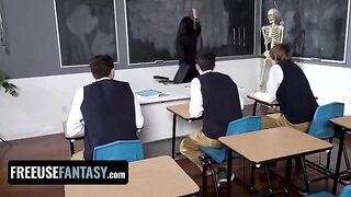 The teacher Valentina Nappi called the students to solve the homework together