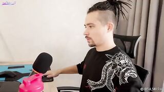 The streamer rewarded his geek for the win with anal sex