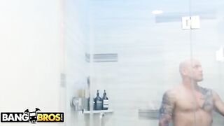 Mia Malkova, the stunner with a killer curve, gets her PAWG on