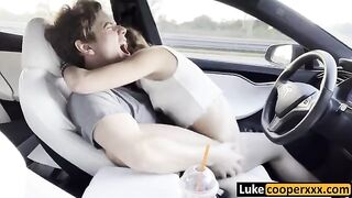 Skinny babe fucks with a guy in his car on the way home