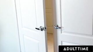 Gorgeous MILF Voyeur Alexis Fawx Seduces Teen Carter Cruise