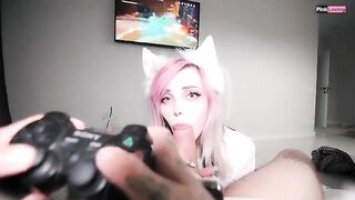 The pretty babe fucked by her stepbrother while he plays Genshin Impact