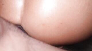 The queen of anal squirt gets her asshole gapped hard