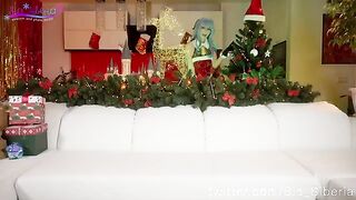 Sia Siberia in a sweet Christmas solo performance with a dildo