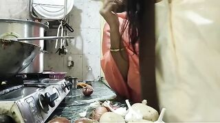 Two guys fucked their hot stepmom in an Indian threesome