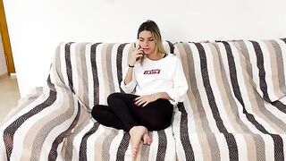 Biondina annoyed calls her friend to lick and fuck