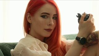 A sexy girl was sold by her colleague for a gift