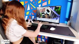 A girl wanted to play Sims 4 but her boyfriend had other ideas