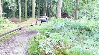 A jogger in leggings gets fucked outdoors during her workout