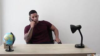 I had sex with the agent who wanted to meet my huge dick
