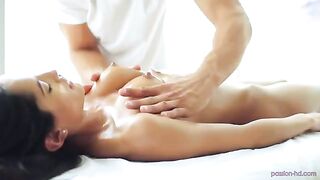 The masseur convinced the girl to have sex after a seductive massage