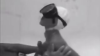 The aqualangist received a blowjob while diving in the water