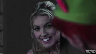Blonde Keira Nicole gets banged by horny Peter Pen