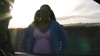 The fat woman does not mind giving everything to her point and vagina