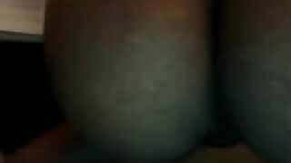 Girl shows her big ass in the chat room
