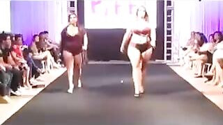 Chubby bitches in swimsuits run on the strip and show their forms in front of the camera
