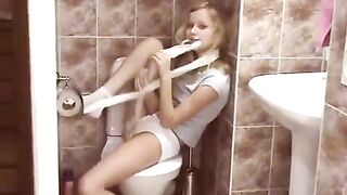 Surprise encounter in the public WC, full of excitement