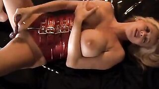 Rachel Aziani plays with her pussy using a toy to cum