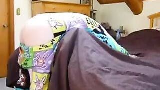 A girl with a strong will is tied up by her bro