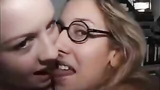 Cute babies have sex in the hostel, a very nice scene!