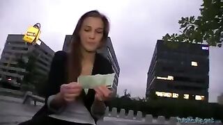 A hot girl agreed to have sex for money with a stranger