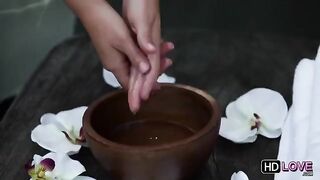 Hot erotic massage with a friend, he pushed it deep into her