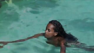 Erotic shavings of the sweet pussy of a hot ebony girl in high definition