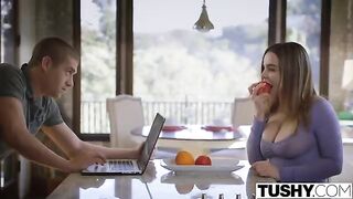 Natasha Niis got up close and personal with her husband after breakfast